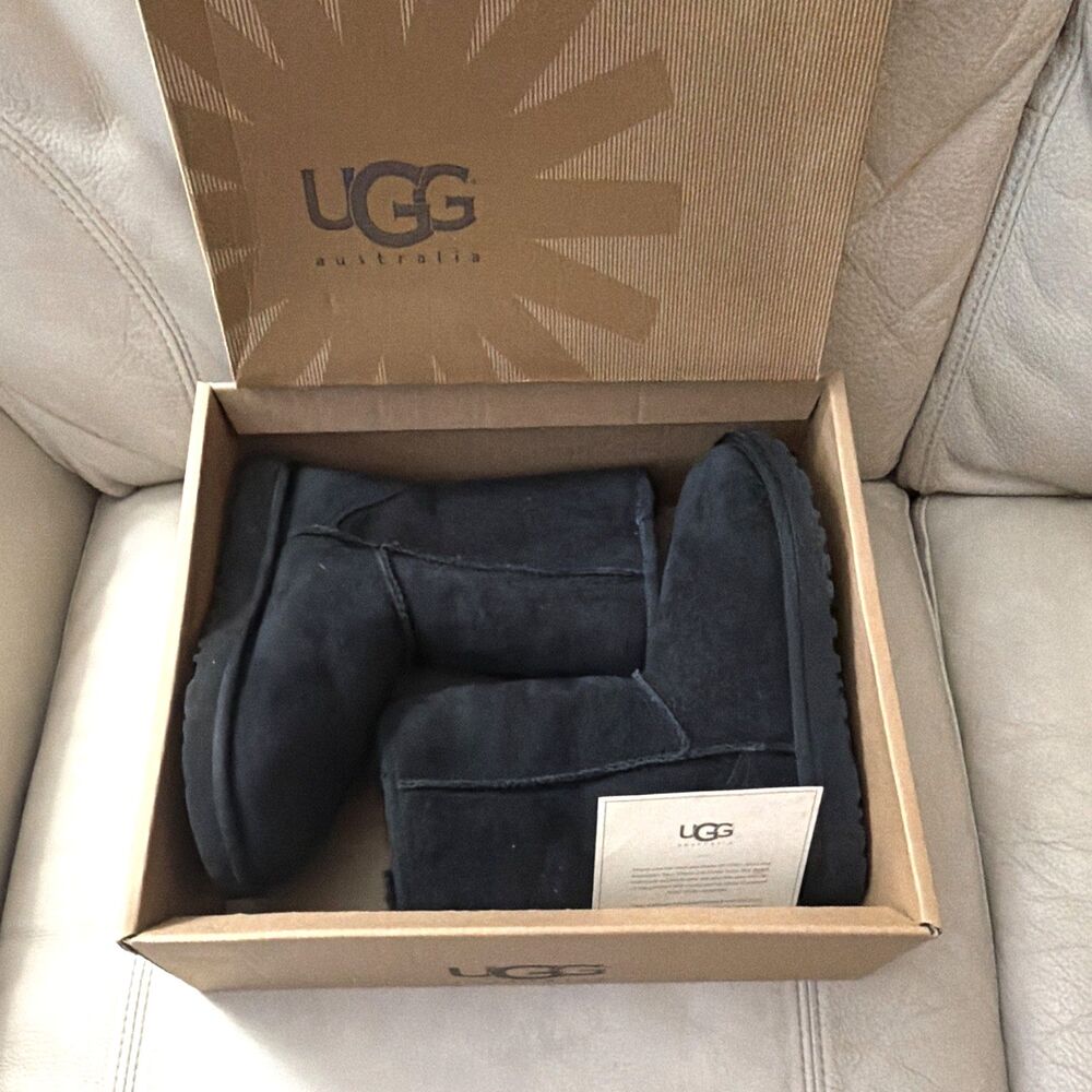 UGG Womens Classic Short Mid-Calf Boots Black Sheepskin Size 7 EU 38 5825 Black